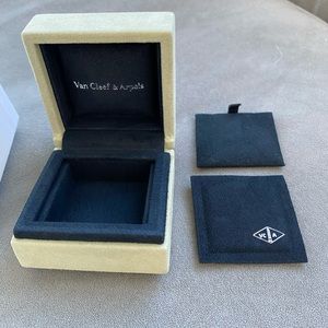 Authentic Van Cleef & Arpels Necklace Box